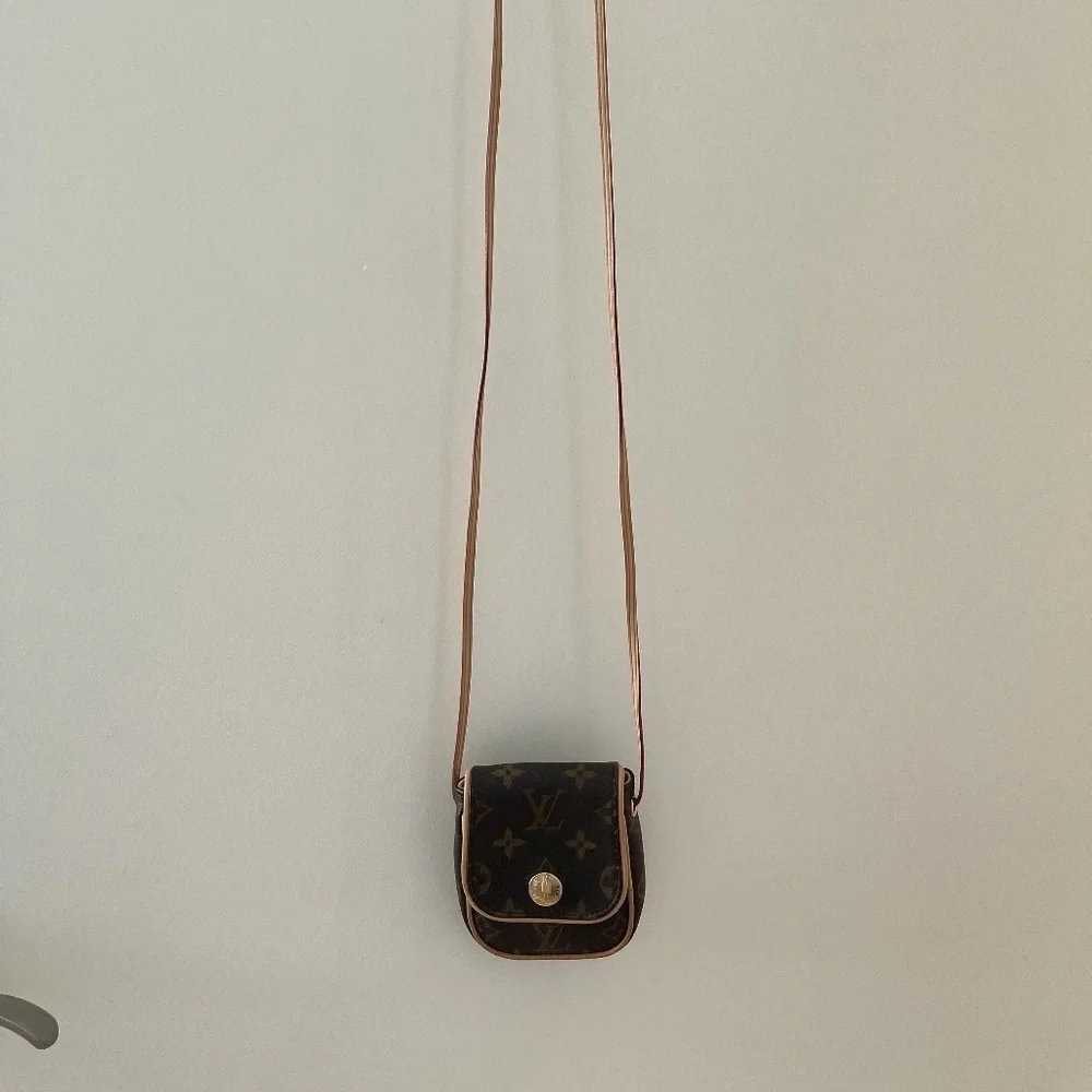 LOUIS VUITTON CANCUN POCHETTE NEW